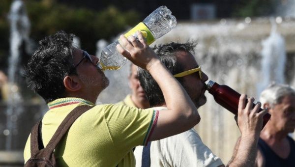 Francia declara alerta naranja para 38 municipios ante ola de calor