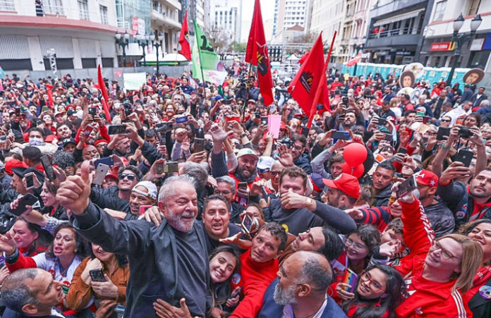 Brasil: Lula llega a reconstruir el país