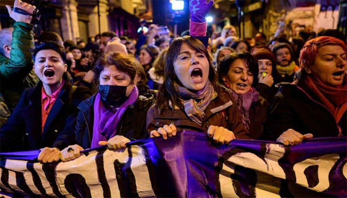 Detenidas decenas de mujeres en Türkiye tras marcha contra violencia