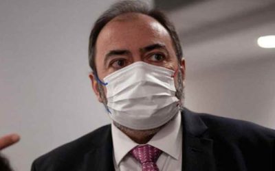 Instan en Francia a vacunación y máscara ante rebrote de Covid-19