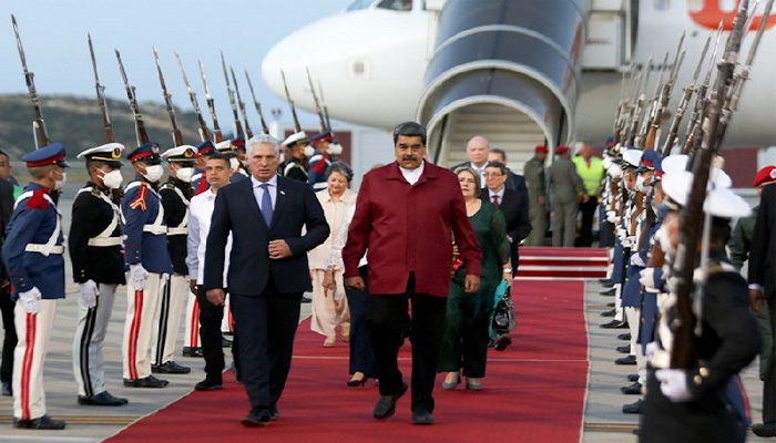 Presidentes de Venezuela y Cuba sostienen diálogo de trabajo