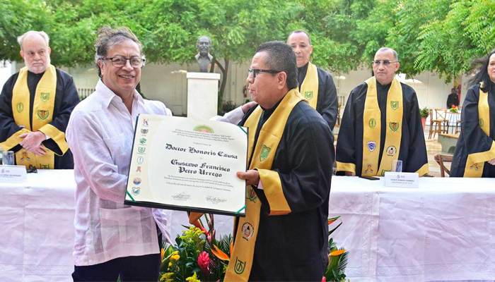 Presidente Gustavo Petro recibió Doctorado Honoris Causa de ocho universidades públicas