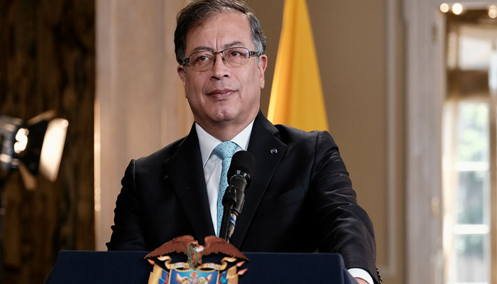 Presidente Petro anuncia ayuda para usuarios afectados por cierre de aerolíneas