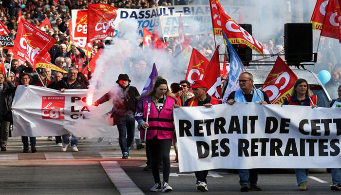 Demandan al Gobierno francés referendo sobre reforma de jubilación
