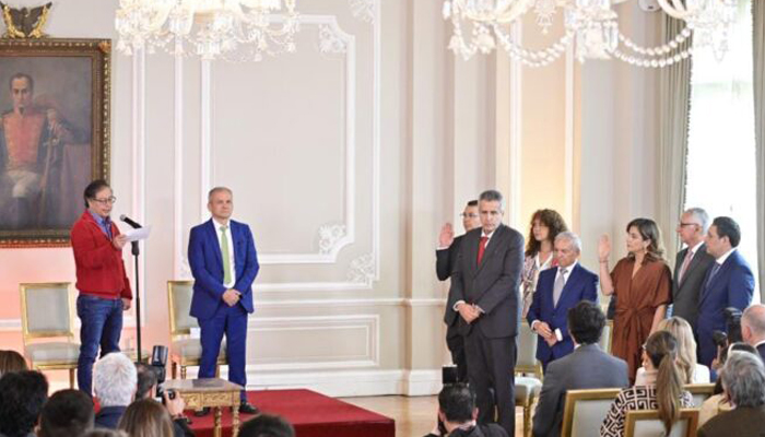 El presidente Petro posesionó a sus nuevos ministros