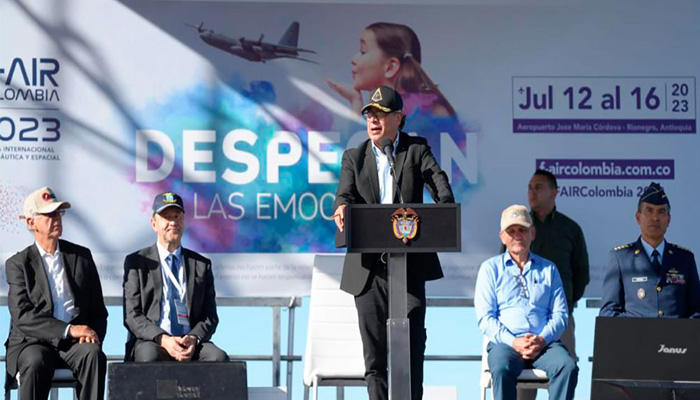 Presidente Petro dice que hay que fortalecer la capacidad aérea para defender la selva amazónica
