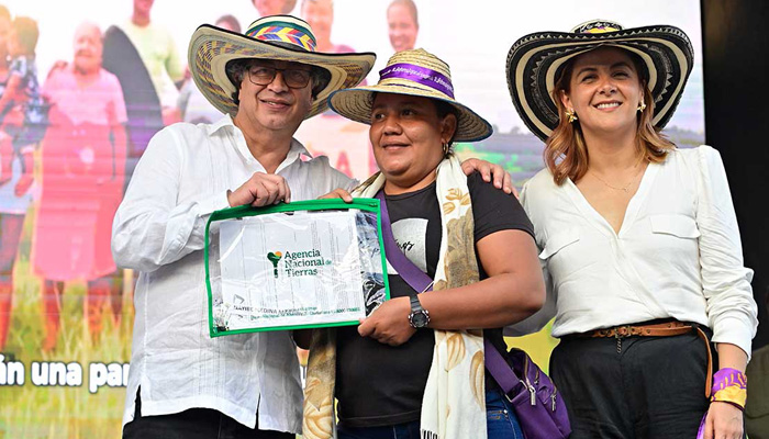Presidente Petro entregó 174 títulos de propiedad rural a habitantes de nueve municipios de la región Caribe