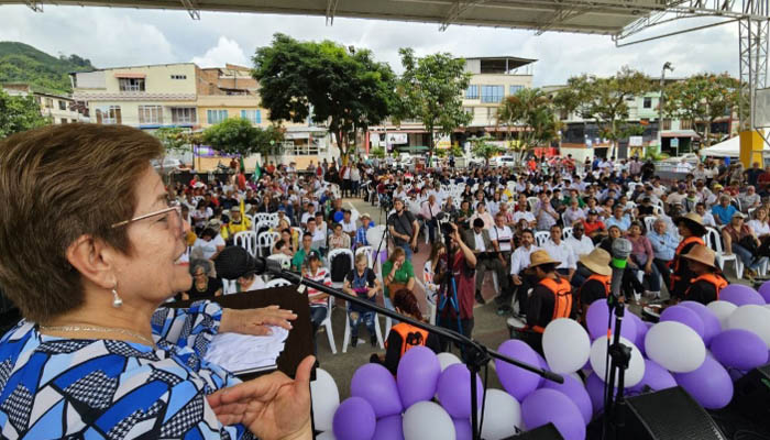 “Esperamos concertar un salario mínimo para mantener el poder adquisitivo de las y los colombianos”: MinTrabajo