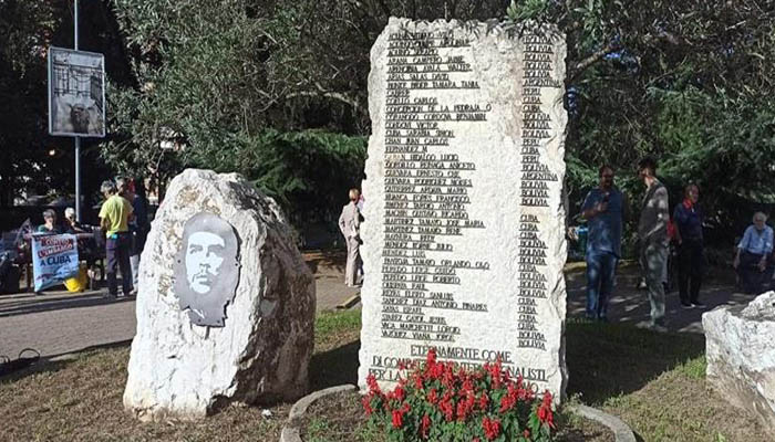 Homenaje al Che Guevara en una plaza que lleva su nombre en Italia