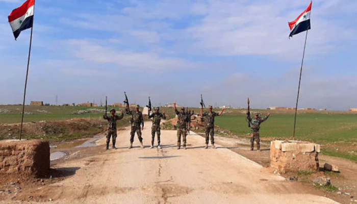 Militares sirios interceptan un convoy del ocupante estadounidense