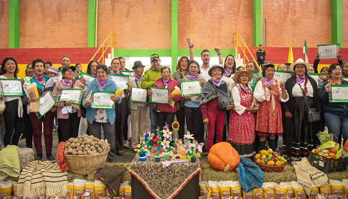 Mujeres campesinas recibieron 188 títulos de tierra en el departamento de Boyacá