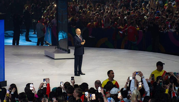 Putin habló en clausura del Festival de la Juventud en Sochi, Rusia