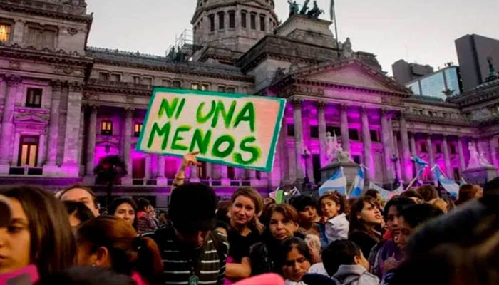 Mujeres marcharon en Argentina, pese a la Policía y la lluvia