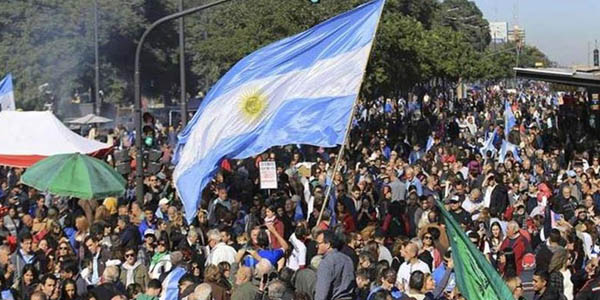 Frente universitario argentino inicia paro de 48 horas