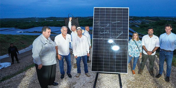 Presidente Petro invita a alcaldes del Caribe a construir parques solares para reducir tarifas eléctricas