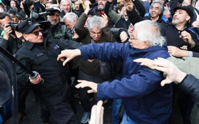 Policía argentina reprimió a jubilados y pensionados