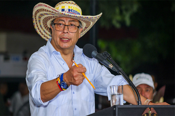 “Descubrimos 113.000 unidades de insulina acaparadas en las bodegas de Audifarma”: presidente Petro