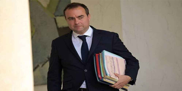 Primer ministro francés asume falta de condiciones para gobernar