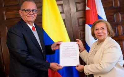 Colombia destaca el papel de Cuba en los procesos de paz durante acto diplomático