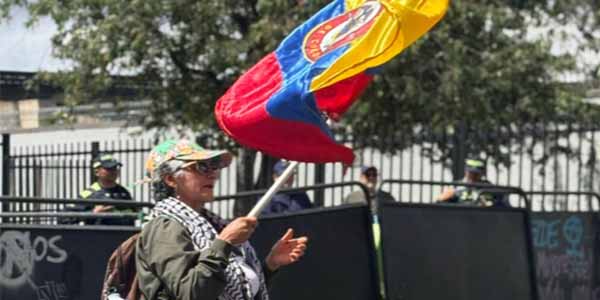 Rechazan ataque contra Venezuela frente a embajada de EEUU en Bogotá