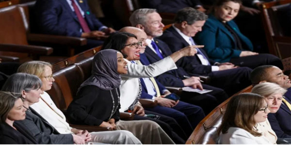 Legisladores demócratas expresaron su rechazo a Trump durante discurso ante el Congreso