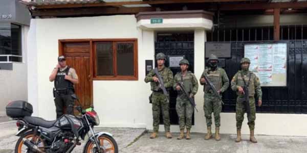 Cuba rechaza expulsión «arbitraria e injustificada» de su personal diplomático en Ecuador