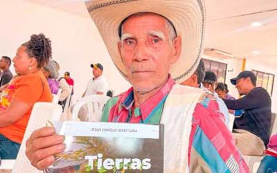 Gobierno avanza en la entrega de títulos de 44.000 hectáreas de tierra en 13 departamentos