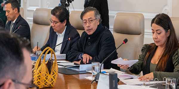 “Están bombardeándonos desde Ecuador y no son los grupos armados”: presidente Petro