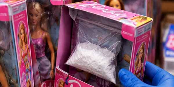 Hallan fentanilo oculto en empaques de muñecas Barbie vendidas en EE.UU.