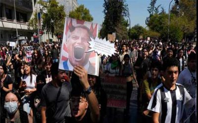 Miles de estudiantes en Chile protestan contra Kast por los recortes a la educación