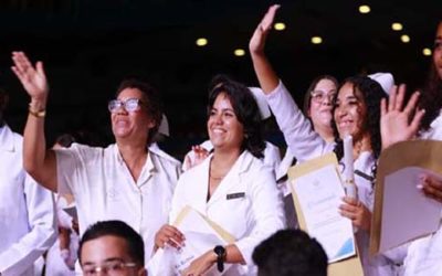 Universidad de Ciencias Médicas de La Habana gradúa a nuevos profesionales