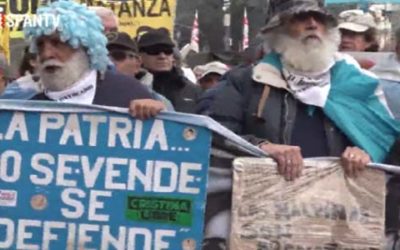 Jubilados argentinos protestan contra las políticas de Milei