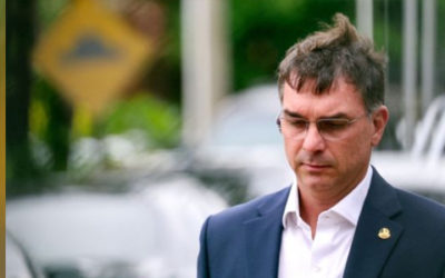 Flávio Bolsonaro enfrenta pesquisas por corrupción y nexos criminales en Brasil