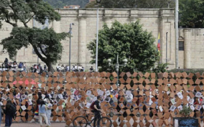 Repudian represión a manifestantes frente al Museo Nacional en Bogotá